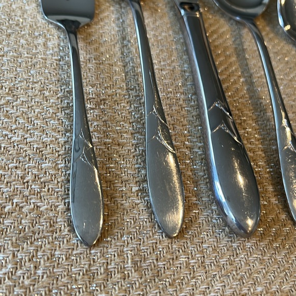 Debonair (Stainless) by ONEIDA SILVER 5 piece place setting